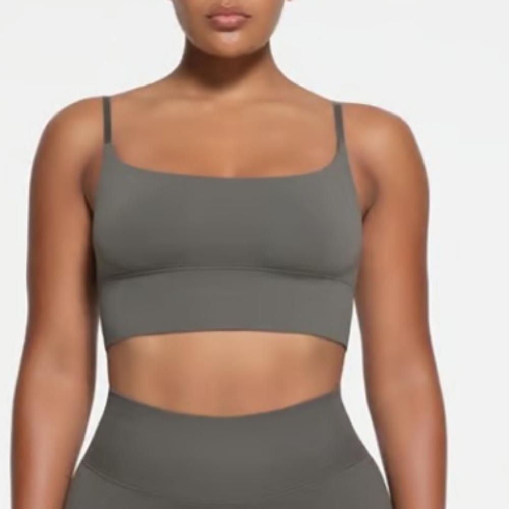 SKIMS FITS EVERYBODY CROPPED CAMI GUNMETAL-4XL
